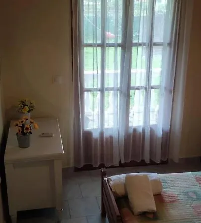 Yannis 1 Lejlighed *