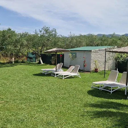 Yannis 1 Lejlighed *